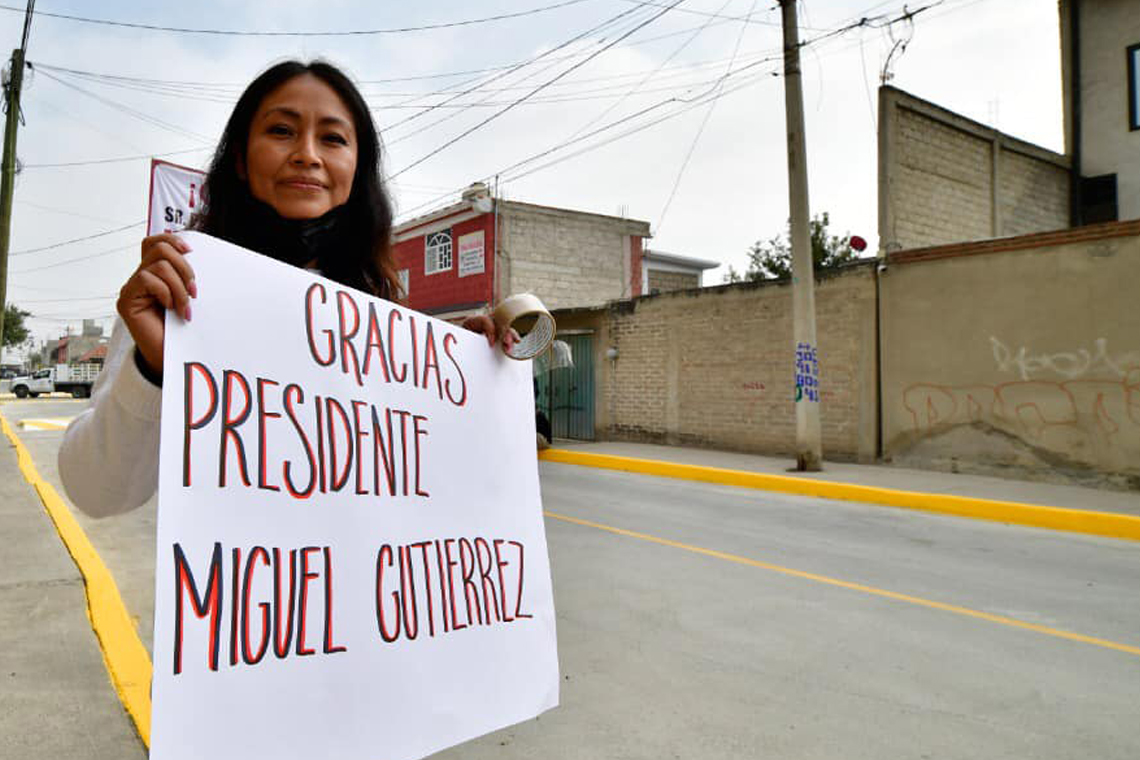 Boletín 296.-Miguel Gutiérrez entrega una pavimentación en Emiliano Zapata