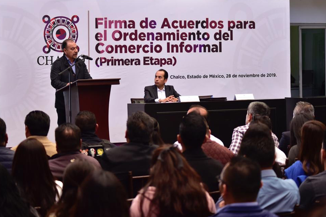 Boletín 130.-Miguel Gutiérrez firma primer acuerdo de ordenamiento con organizaciones de comercio