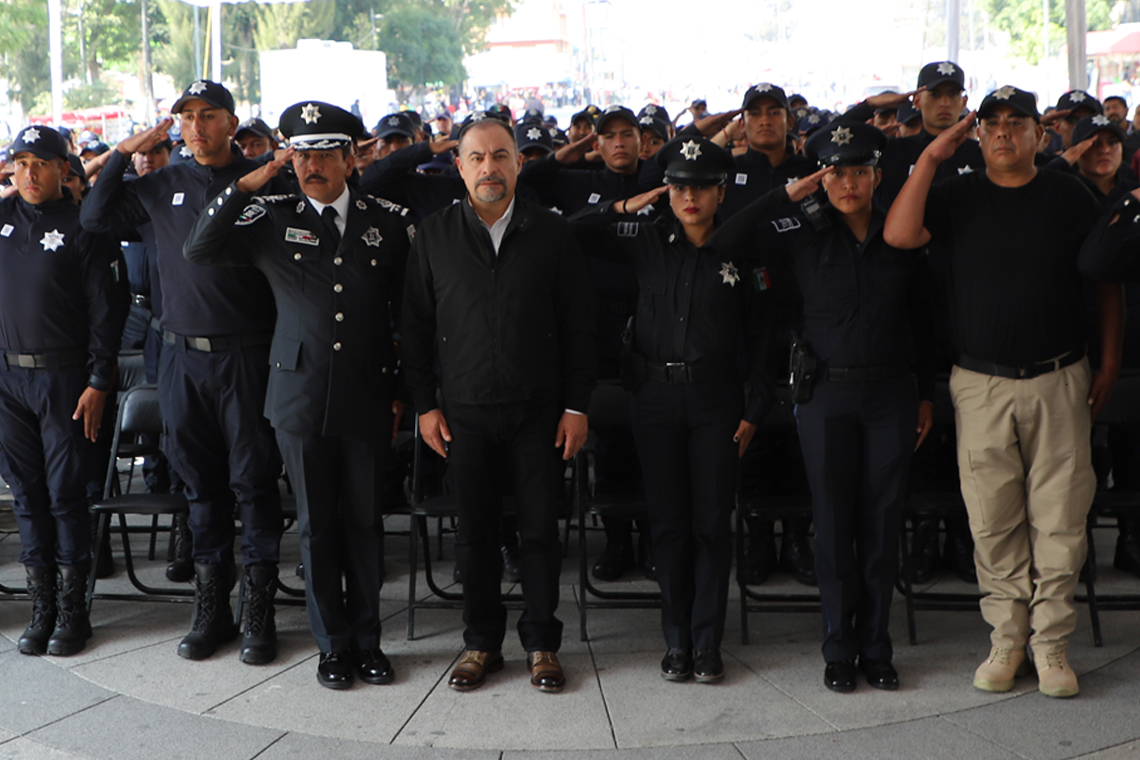 Boletín 131.-Miguel Gutiérrez entrega unidades y uniformes a la Policía Municipal