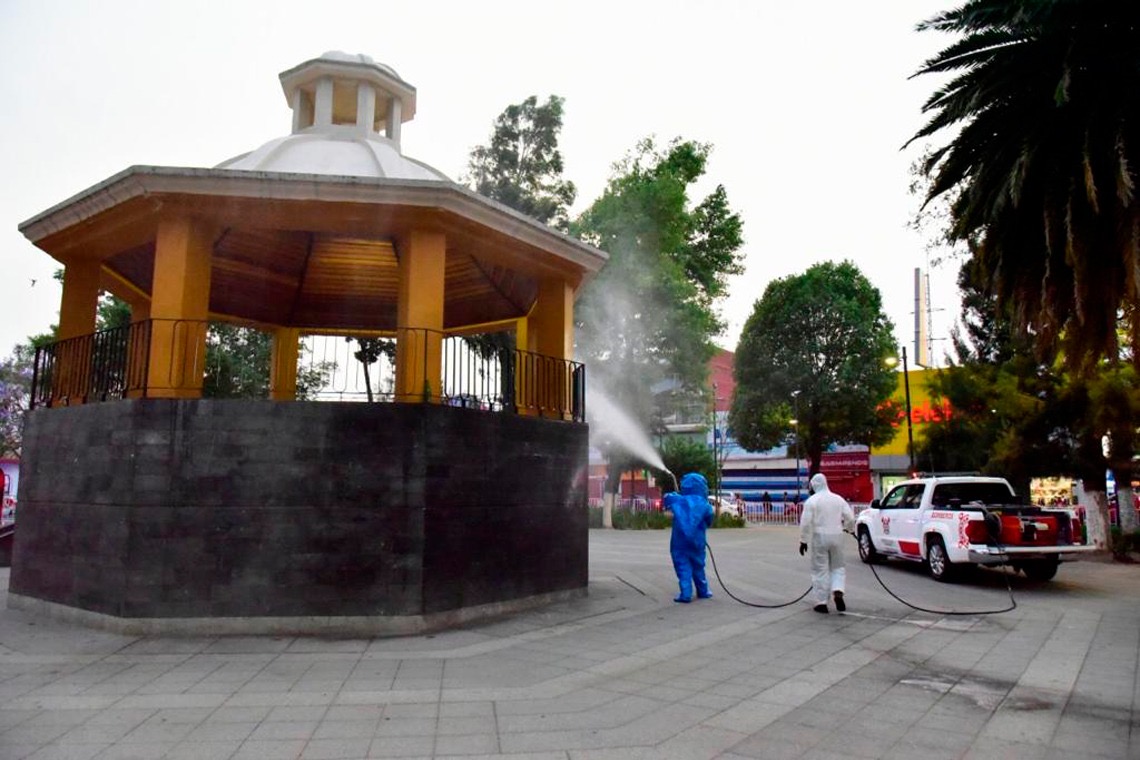 Boletín 158.-Bomberos de Chalco sanitizan espacios públicos