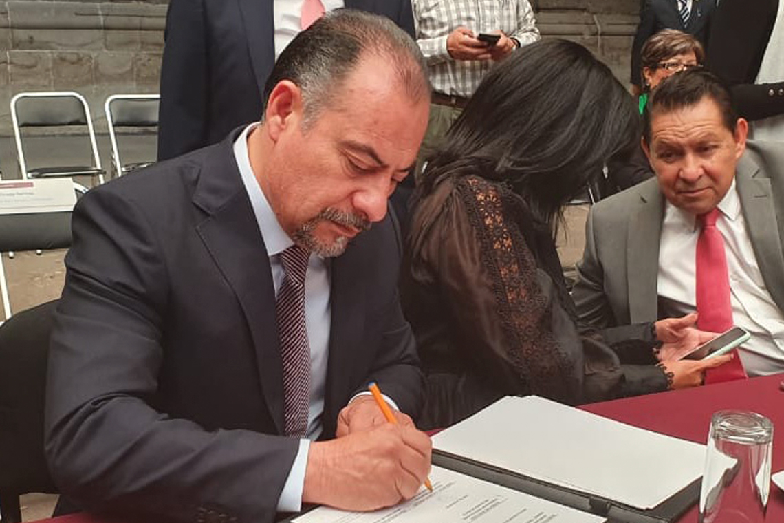 Boletín 100.-Miguel Gutiérrez firma convenio de colaboración con la SEDATU y la UNAM