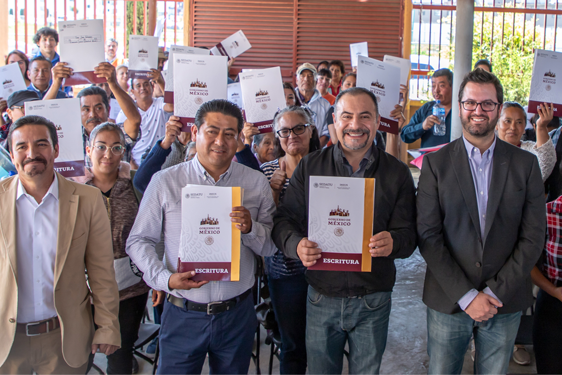 Boletín 91.-Miguel Gutiérrez y el INSUS entregan 121 escrituras en Chalco