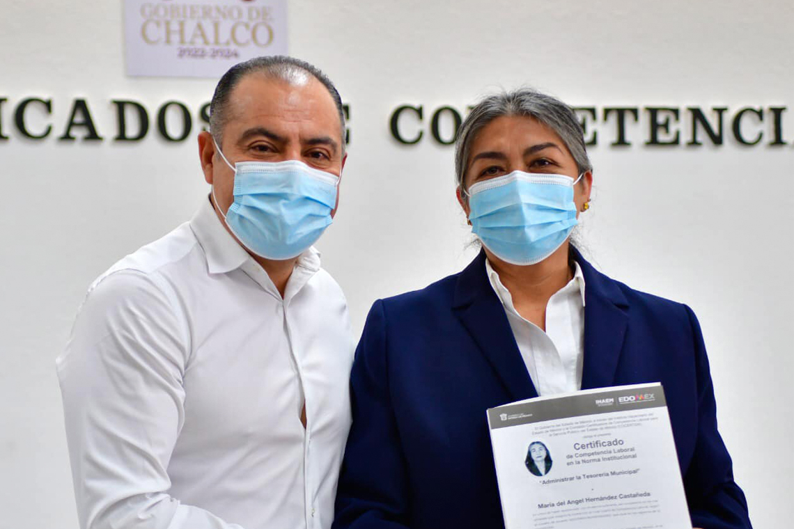 Boletín 055.- Miguel Gutiérrez entrega Certificados de Competencia Laboral