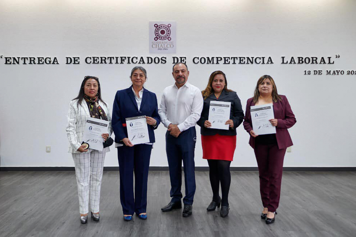 Boletín 055.- Miguel Gutiérrez entrega Certificados de Competencia Laboral