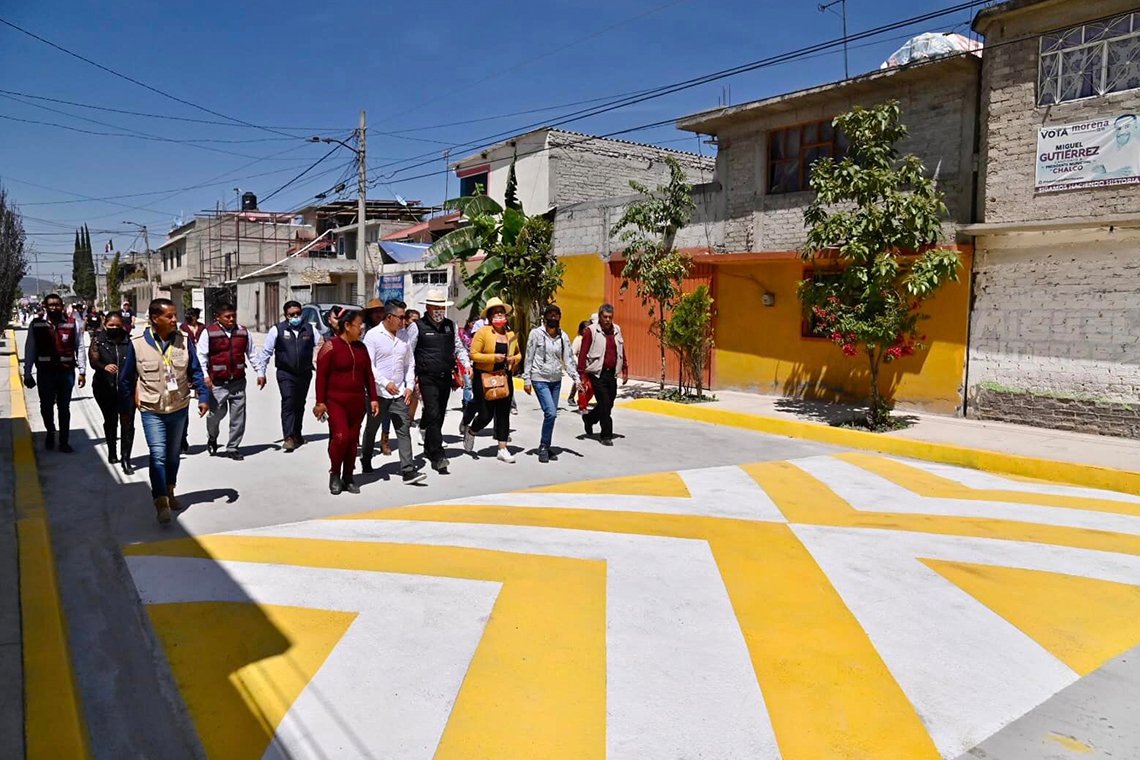 Boletín 112.- Miguel Gutiérrez entrega pavimentaciones en Jardines de Chalco y Culturas de México