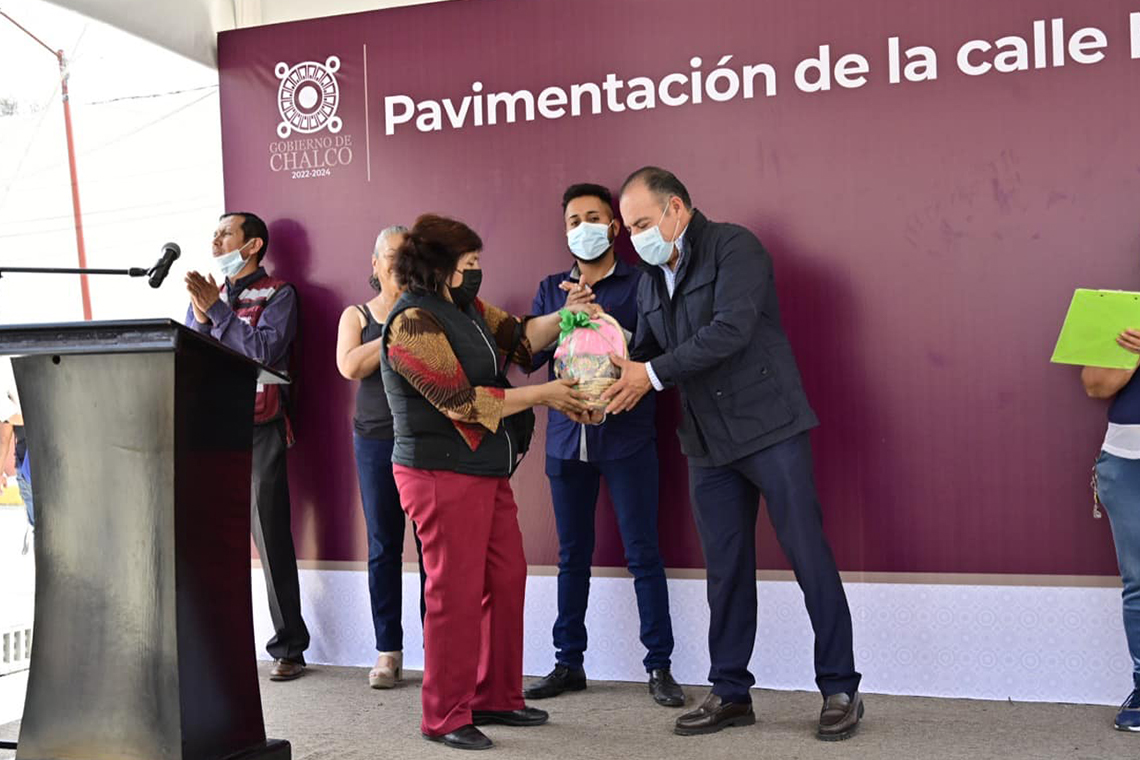 Boletín 099.- Miguel Gutiérrez entrega dos pavimentaciones en Nueva San Isidro.