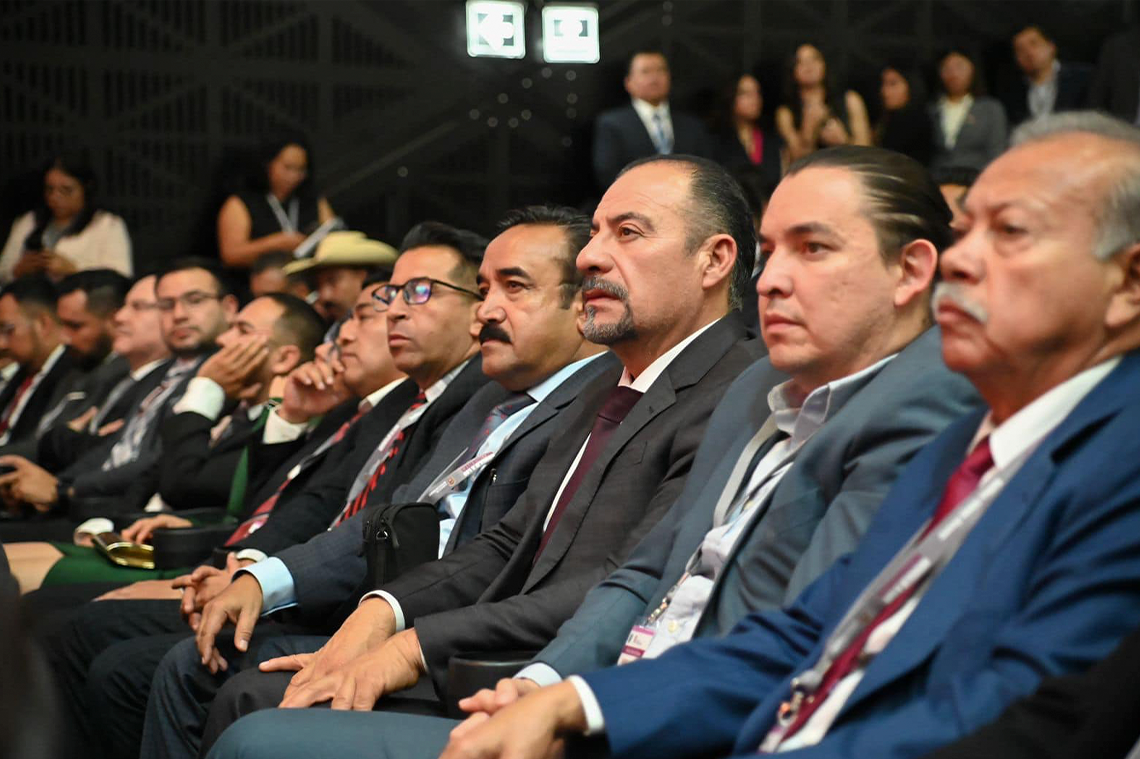 Boletín 210.-Miguel Gutiérrez asiste a la Toma de Protesta de la Gobernadora del Estado de México