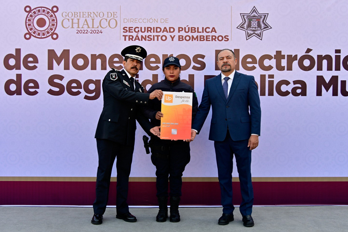 Boletín 158.- Miguel Gutiérrez entrega carros cisterna, ambulancias y monederos electrónicos para la Dirección de Seguridad Pública, Tránsito y Bomberos