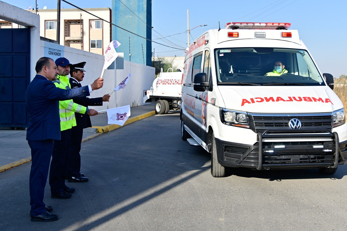Boletín 158.- Miguel Gutiérrez entrega carros cisterna, ambulancias y monederos electrónicos para la Dirección de Seguridad Pública, Tránsito y Bomberos