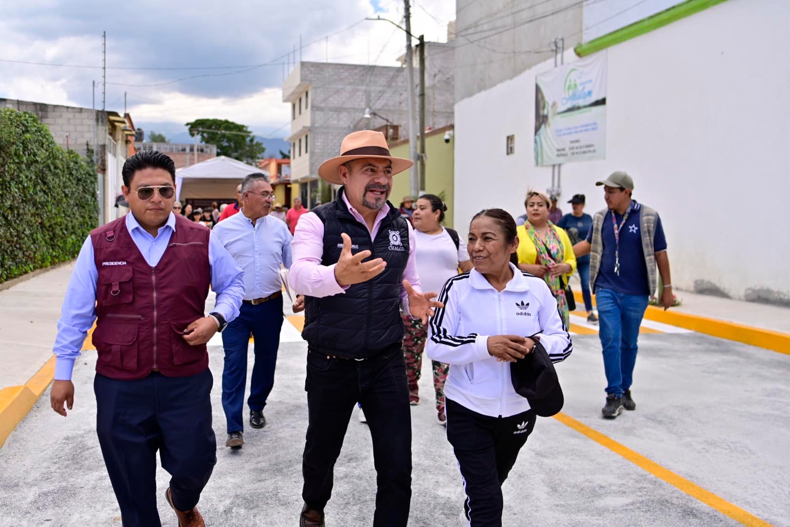 Boletín 191.-Miguel Gutiérrez entrega dos pavimentaciones en Chimalpa y Miraflores