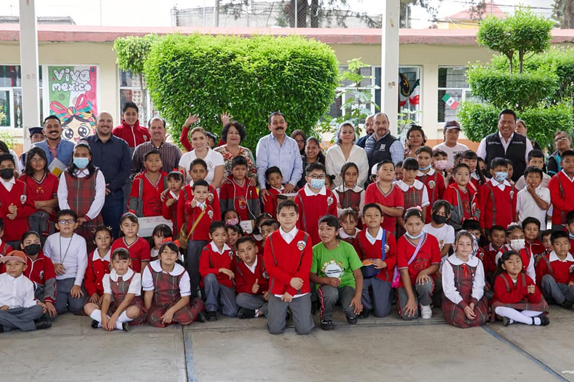 Boletín 304.- Gobierno de Chalco entrega zapatos escolares a afectados por las lluvias 