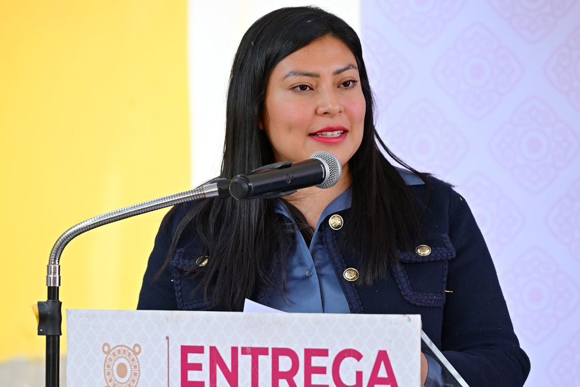 Boletín 101.- Abigail Sánchez entrega pavimentación en UDG y rehabilitación de dos mercados